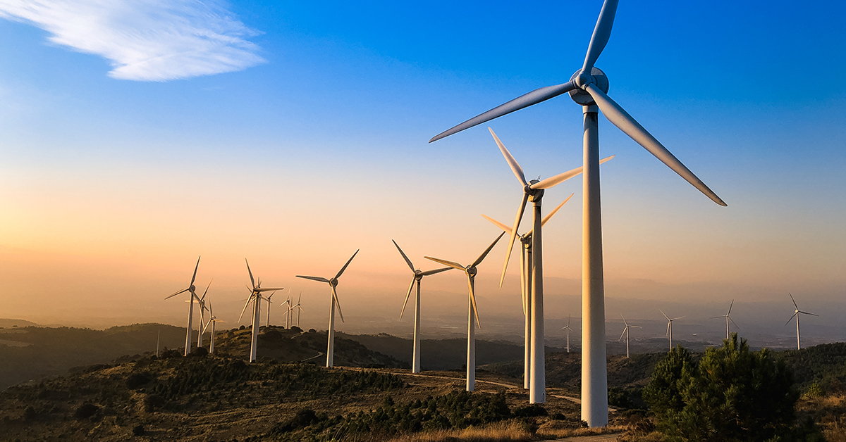 Les éoliennes contre le ciel symbolisent la production d'énergie alternative, exploitant l'énergie éolienne pour l'électricité de manière écologique.